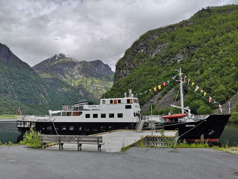 Hjørundfjord Fjord Cruise Afternoon Rountrip from Ålesund - Setting out from Rådhuskaia in Ålesund