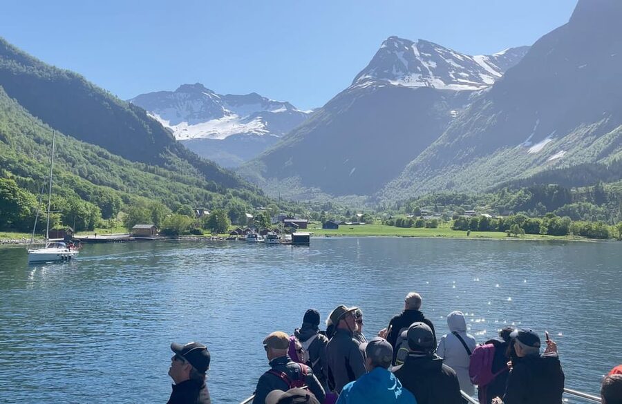 Hjørundfjord Fjord Cruise roundtrip from Ålesund - Commentary, crew, and the feel onboard