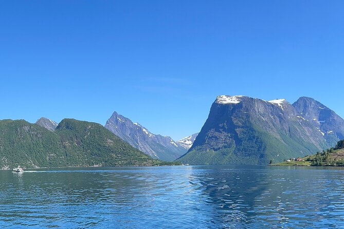 Hjørundfjord Fjord Tour Roundtrip from Ålesund - From Ålesund’s harbor into Vegsund