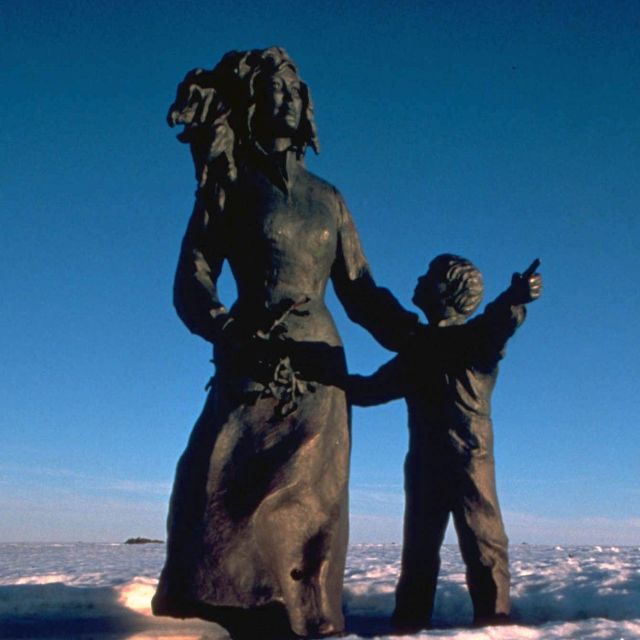 Honningsvåg: North Cape Winter Excursion with Entry Ticket - North Cape Hall and its indoor sights