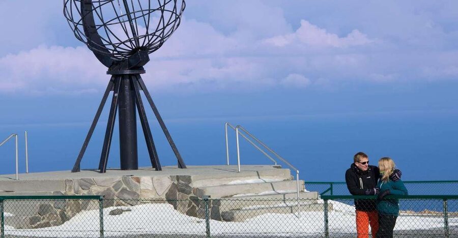Honningsvåg: North Cape Winter Excursion with Entry Ticket - Reaching the North Cape cliff