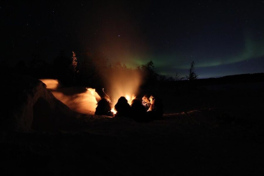 Kiruna: Build your own igloo overnight Tour - Four hours of snow work