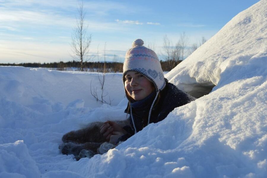 Kiruna: Build your own igloo overnight Tour - Dinner in the Sami Lavvu
