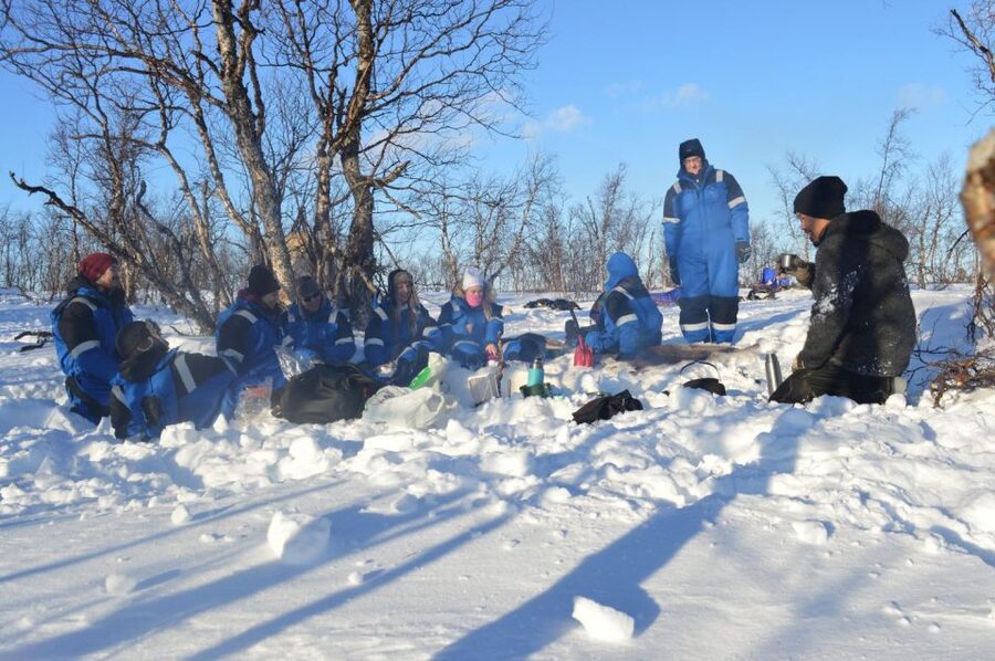Kiruna: Build your own igloo overnight Tour - Northern Lights and Arctic quiet