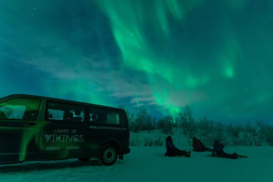 Kiruna: Northern Lights Tour with Photos - What the photography package adds