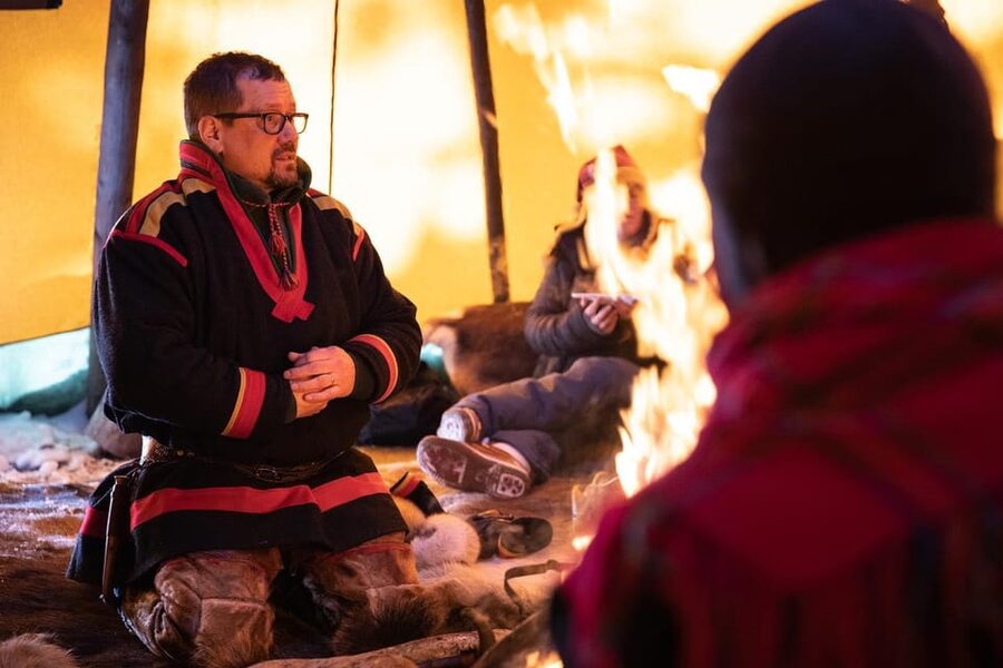 KIRUNA: Sami Reindeer Experience - Meeting the Reindeer at the Winter Corral