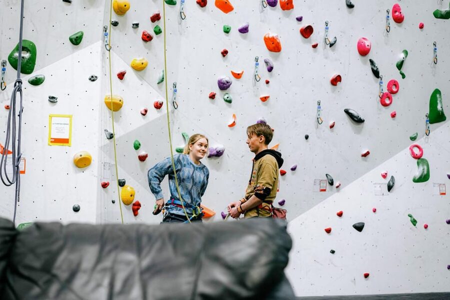 Kristiansand: Sørlandet Klatresenter Entry Ticket - Bouldering on 4.5-meter walls