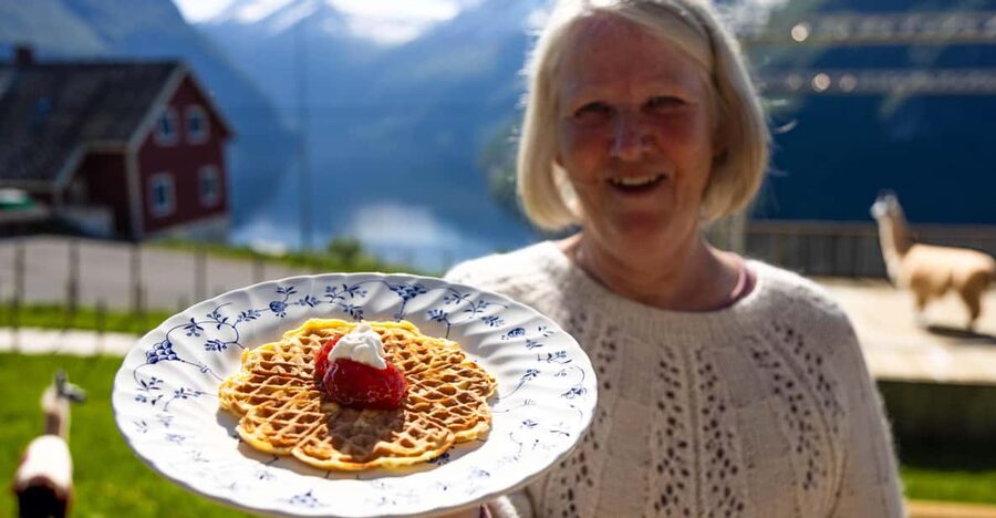 Ljøen, Hellesylt: Ljøen Farm Tour - Is $62 a fair price?