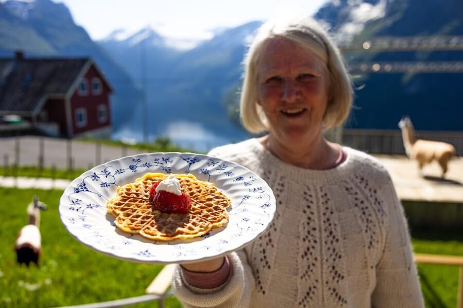 Ljøen, Hellesylt: Ljøen Farm Tour - Who will enjoy this visit most?