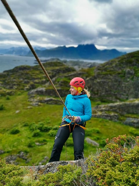 Lofoten: Full Day Combo tour, (kayaking and rappelling) - Group size, languages, and meeting point