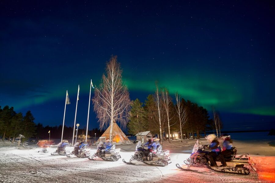 Luleå : Northern lights snowmobile tour - Leaving Luleå for the Arctic night