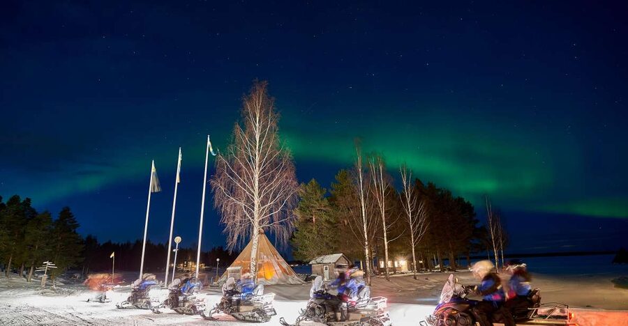 Luleå : Northern lights snowmobile tour - What the guides add between the rides