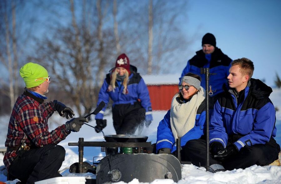 Luleå : Snowmobile - Forest and Ice Nature Tour 2h - Equipment is included, but you still need to dress wisely