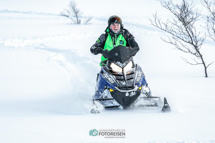 Lyngen: Snowmobile Safari with Lunch in seaside Restaurant - A fjord-side start at XLyngen