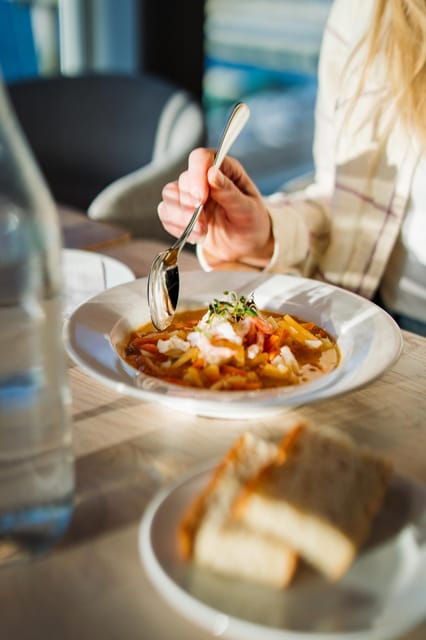 Lyngen: Snowmobile Safari with Lunch in seaside Restaurant - Who will enjoy this outing most