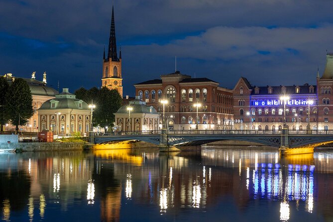 Magical "Stockholm by Night" Photo Walk - Stockholm City Hall and moving light trails
