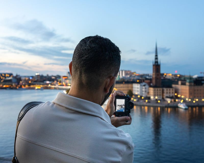 Magical ''Stockholm by Night'' Photo Walk - How the guide adds local context