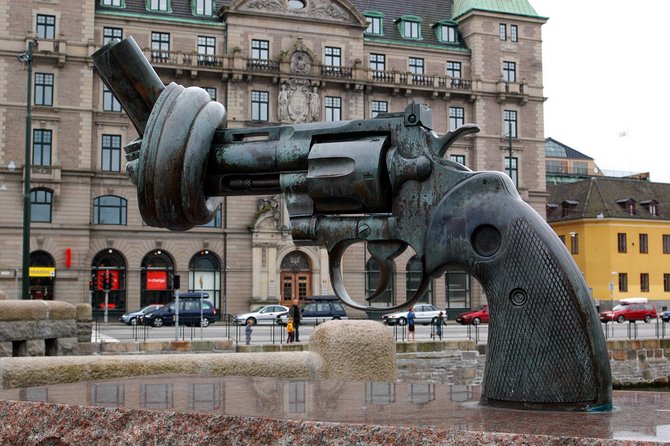 Malmö Full Day Private Trip, Sightseeing Tour & Lunch Option - Coffee and a Swedish cinnamon roll