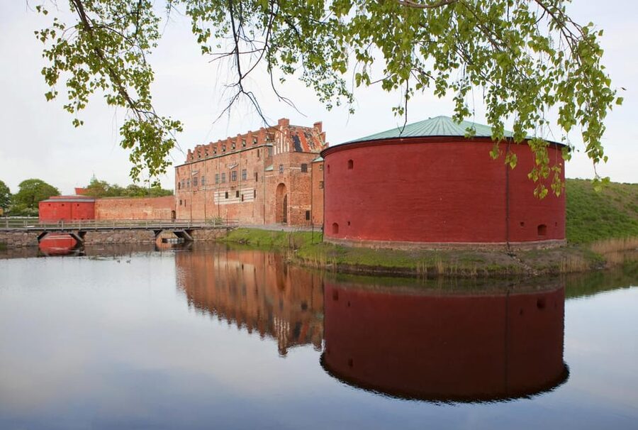 Malmö: Sightseeing and Landmarks tour by bike - Starting below Malmö Central Station