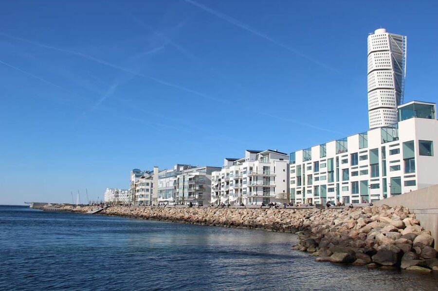 Malmö: Sightseeing and Landmarks tour by bike - Malmö from the saddle, not behind glass