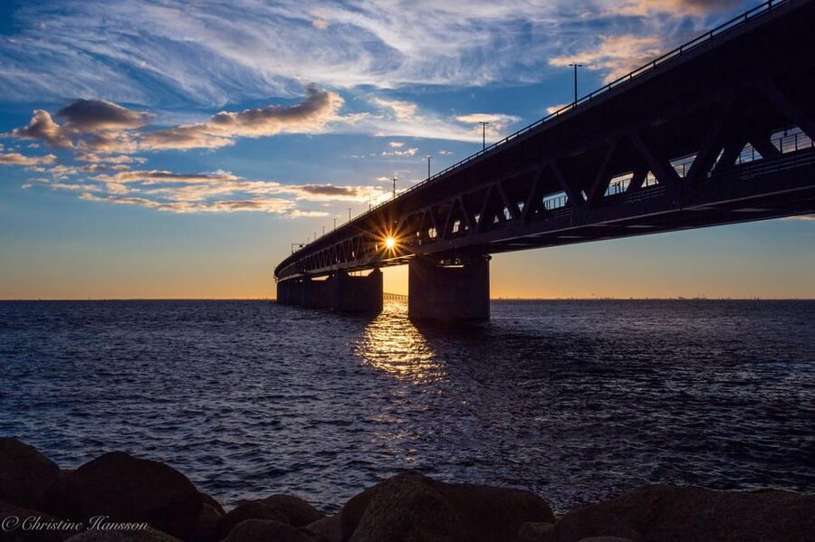 Malmö: Sightseeing and Landmarks tour by bike - Guide languages and the value of local context