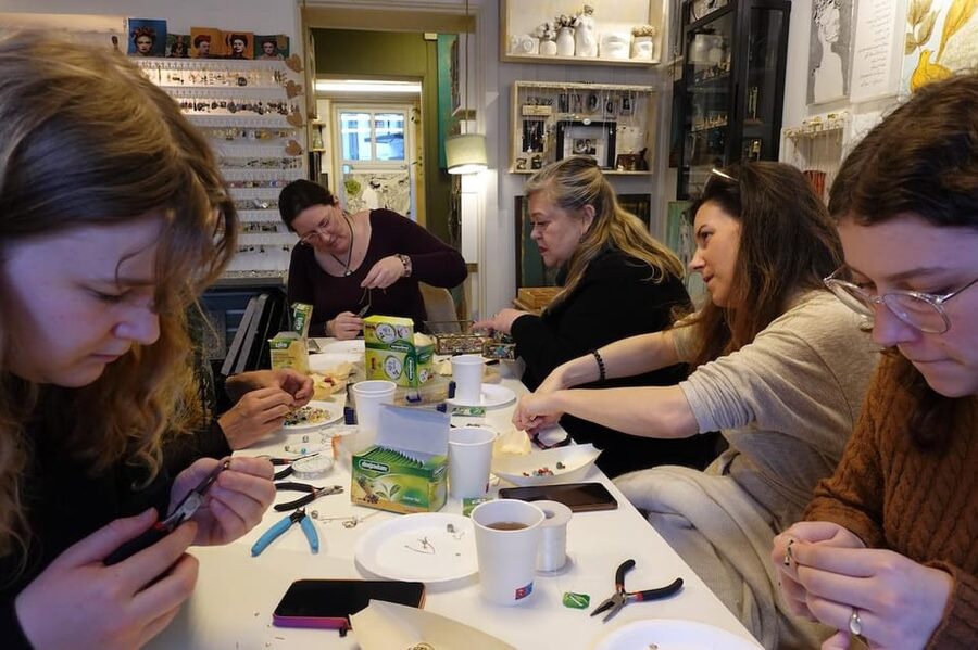 Maral Kunst : Jewelry Bar Experience (Jewelry Making) - Booking Flexibility and Group Size