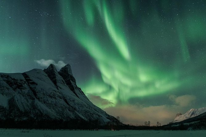 Minibus Northern Lights Chase with Photography from Tromsø - The long run toward Finland