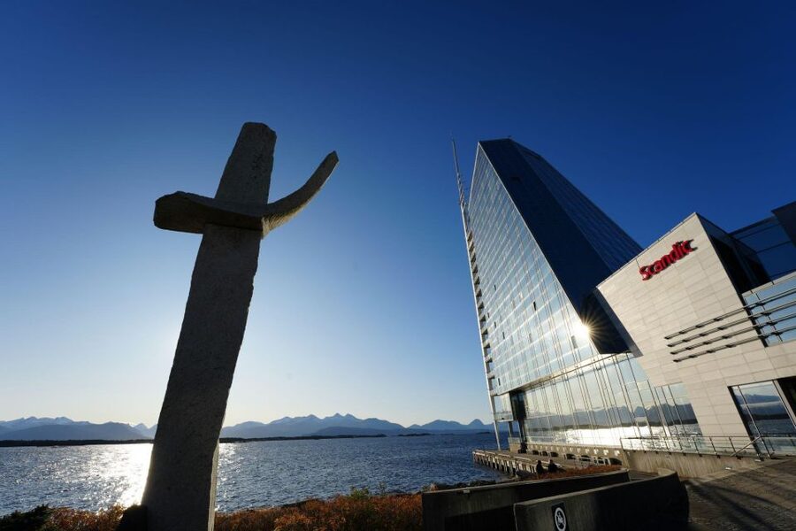 Molde: Atlantic Ocean Road and Tour of Bud Fishing Village - Varden Viewpoint and Molde’s 222 peaks