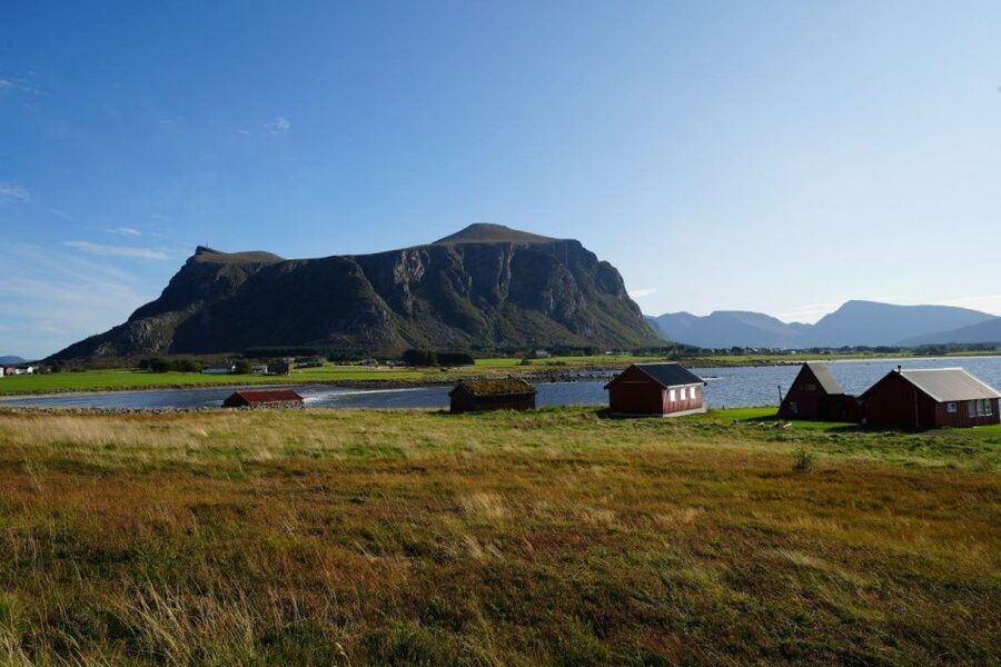 Molde: Atlantic Ocean Road & Varden Audio Guide Bus Tour - Who should book this Molde excursion?