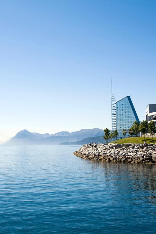 Molde - Guided kayak tour - Paddling toward Moldivene