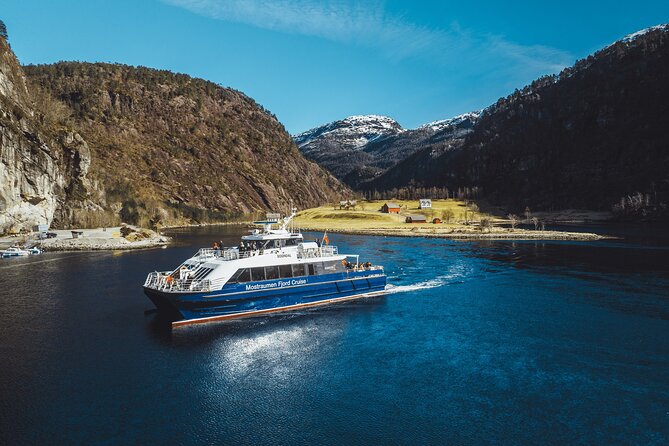 Mostraumen Fjord Cruise - the local operator - Mostraumen, where the route tightens