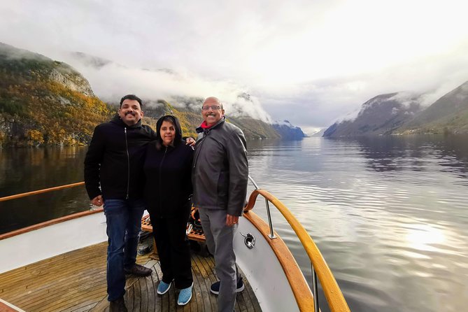 Mostraumen Private Pontoon Cruise - Cruising the inner Osterfjord on a private pontoon