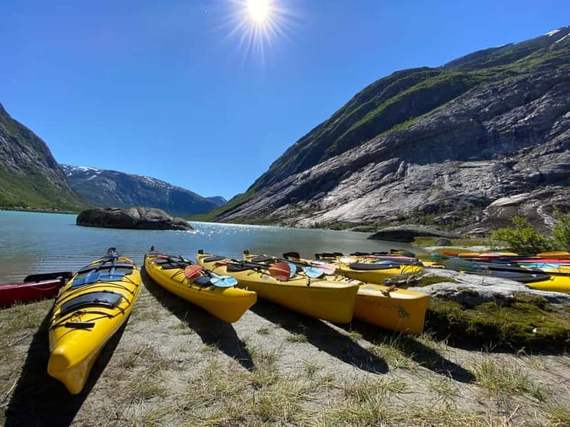 Nigards: Kayaking and Glacier Hike - Kayaking across Nigardsbrevatnet