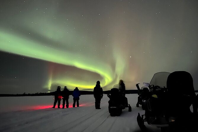 Northern Light snowmobile tour in Kiruna 7:30 pm - Guides who make the ride easier
