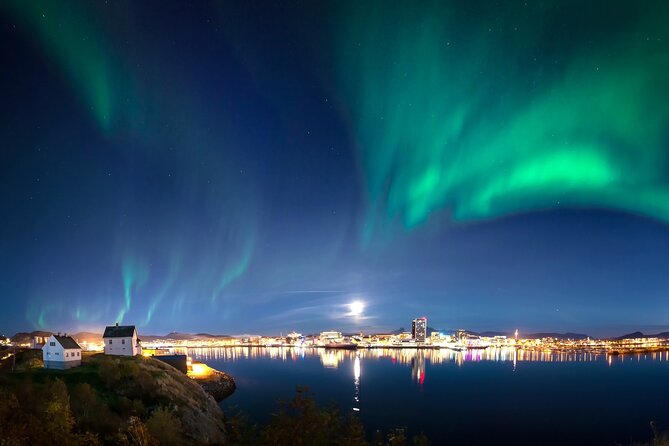 Northern Lights Tours Bodo Norway - A small van and a route built around the sky
