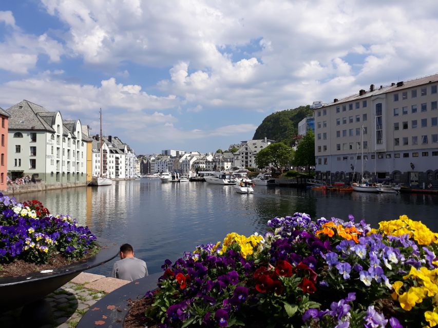Norwegian Coastal Cities: Smartphone Audio Guide App - A flexible way to see Norway’s coastal ports