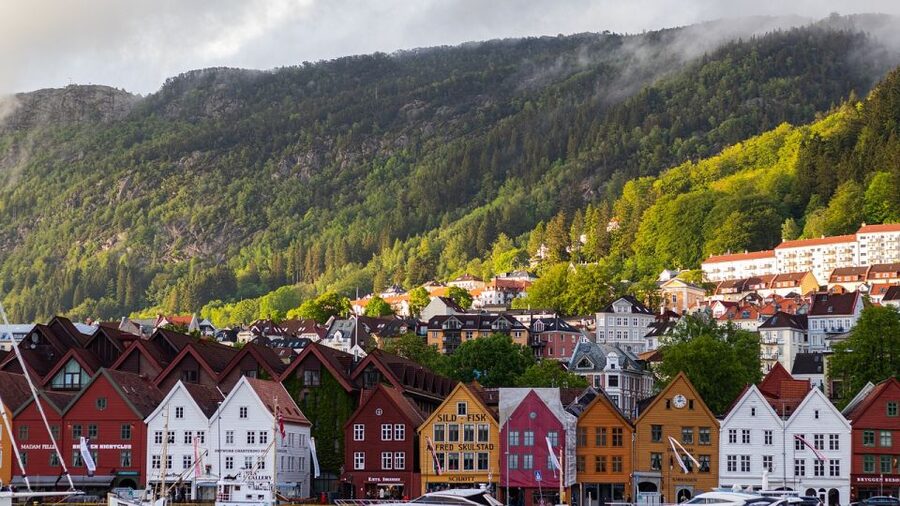 Norwegian Coastal Cities: Smartphone Audio Guide App - The practical limits of a self-guided tour