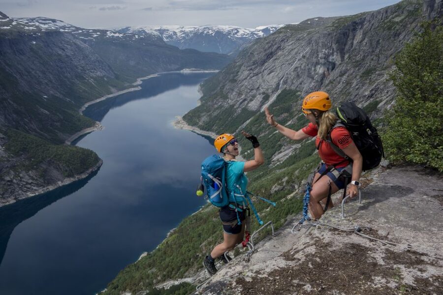 Odda: Full-Day Trolltunga Hiking, and Climbing Tour - The guides and the human side of the day
