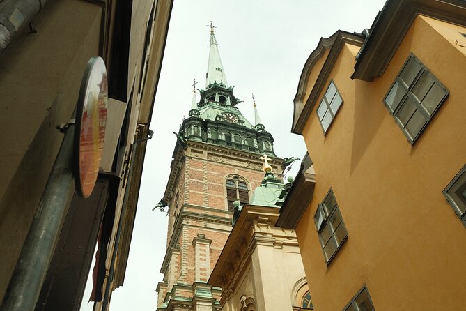 Old Town Self-Guided Tour with interactive challenges - Saint George and the Dragon in the heart of Old Town