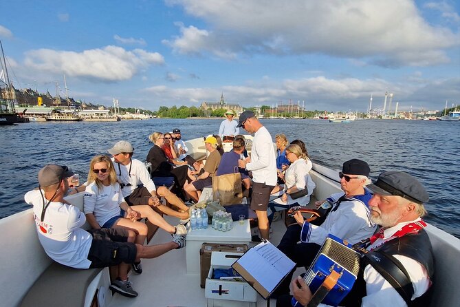 Open Electric Boat Ride in Stockholm with Live-Guide - A small boat with a friendly atmosphere