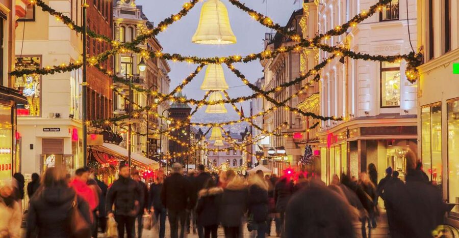 Oslo: 2-hour Christmas Private Walking Tour - Norwegian Christmas customs beyond the lights
