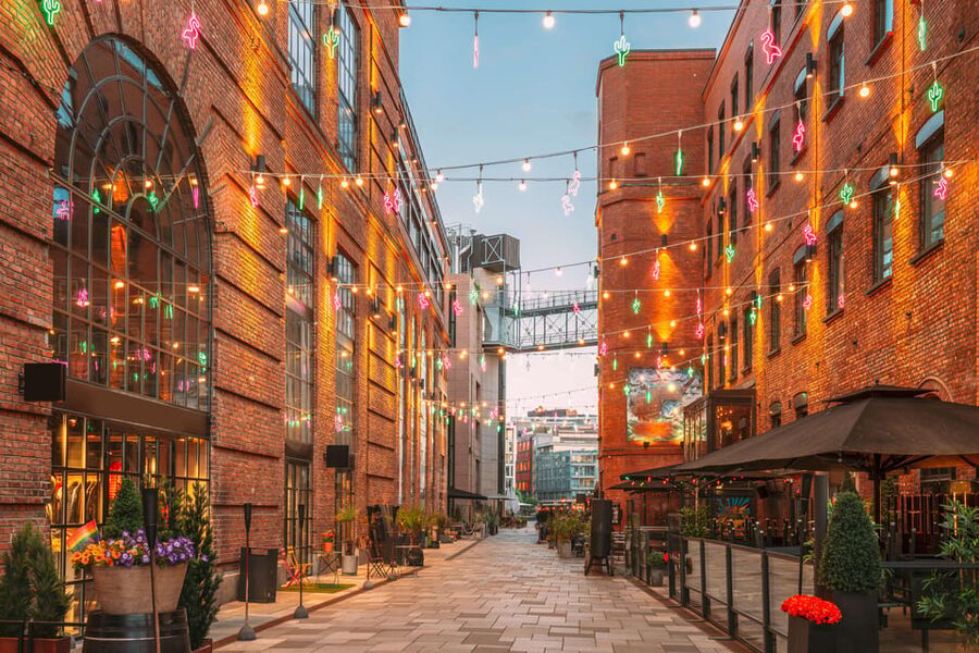 Oslo: 2-hour Christmas Private Walking Tour - City Hall, the National Theatre, and Karl Johans gate