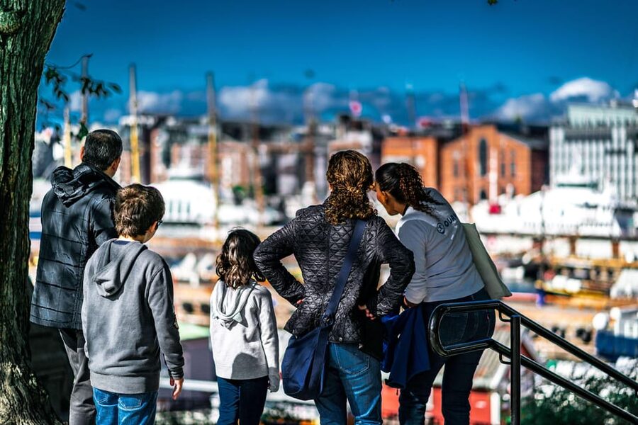 Oslo: 3-hour Highlights & Vigeland Park Private Walking Tour - Timing, walking surfaces, and the tour’s final stop