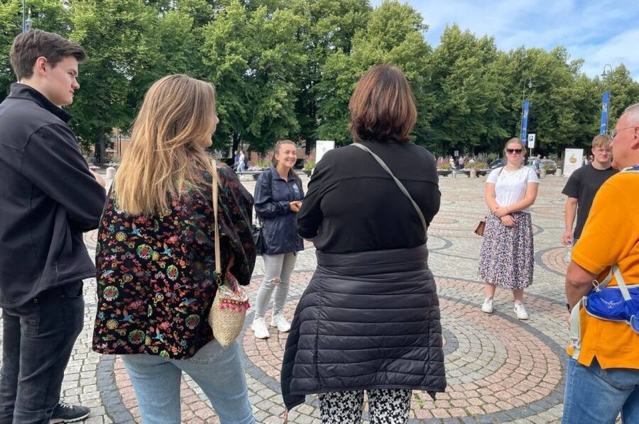 Oslo: Best of Oslo Walking Tour - The Royal Palace, theater, and the final stretch