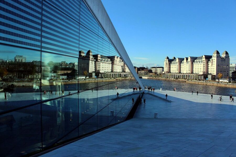 Oslo: Best of Oslo Walking Tour and Hop-on Hop-off Bus Tour - The Nobel Peace Award and the Tiger City