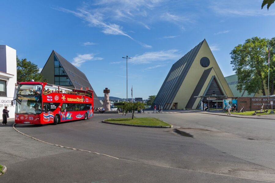 Oslo: City Sightseeing Hop-On Hop-Off Bus Tour - Akershus Fortress, Langkaia, and the waterfront