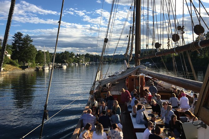Oslo Combo Tour: Grand City Tour and Oslo Fjord Cruise - Holmenkollen: a quick look at Oslo’s ski tradition