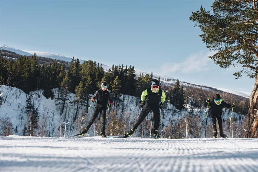 Oslo: Cross Country Skiing Equipment with private lesson - Collecting skis, boots, and poles