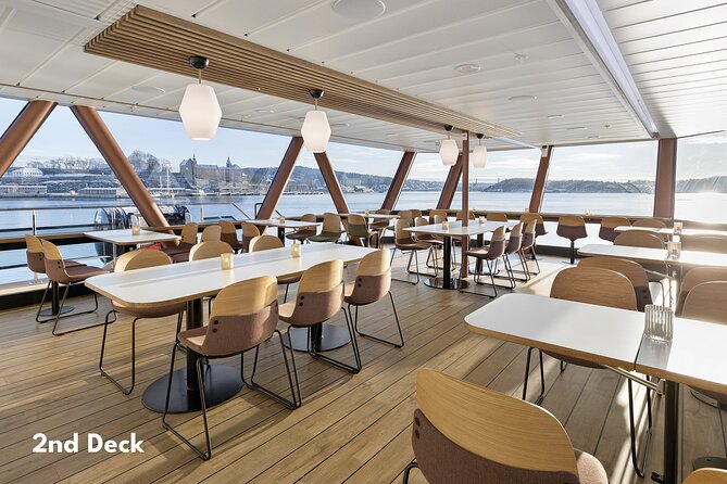 Oslo Fjord Brunch & Bubbles Cruise - Crew service and comfort