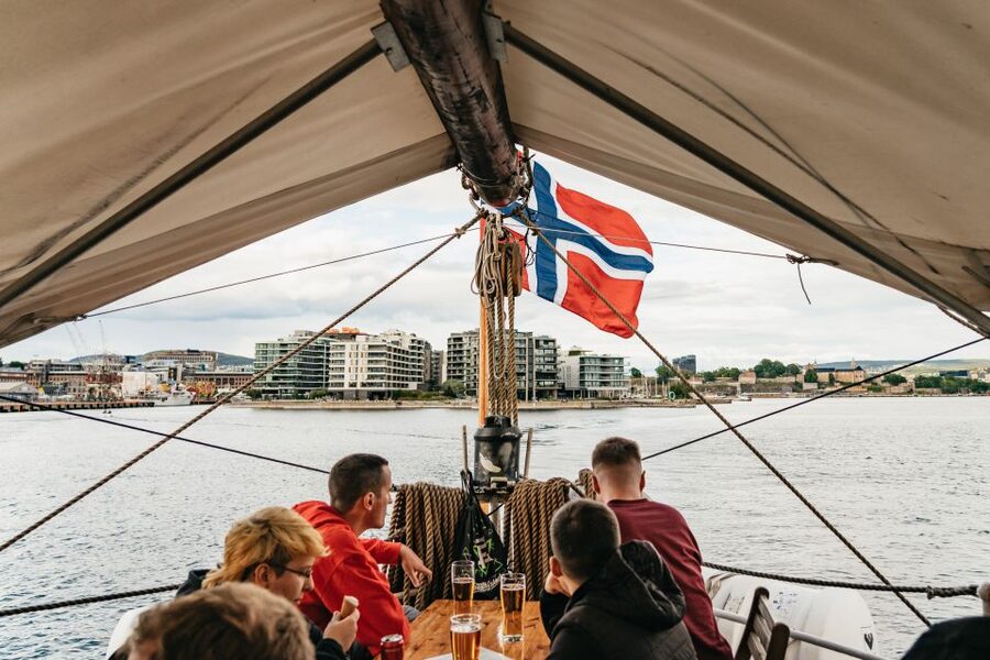 Oslo: Fjord Evening Cruise with Shrimp Buffet - A shrimp supper from Oslo City Hall pier